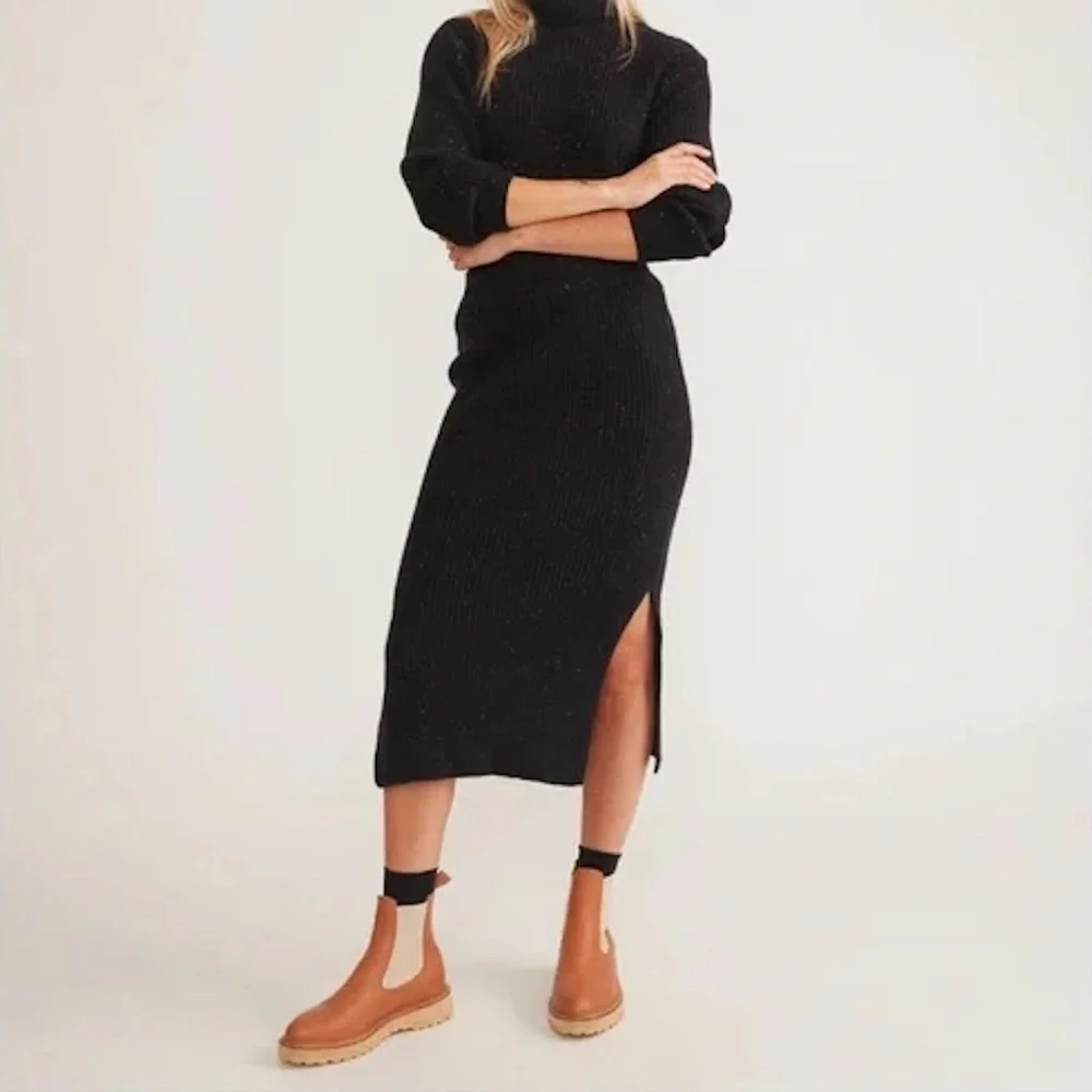 Marine Layer Isla Sweater Skirt (Small, Midnight) - Picture 4 of 6